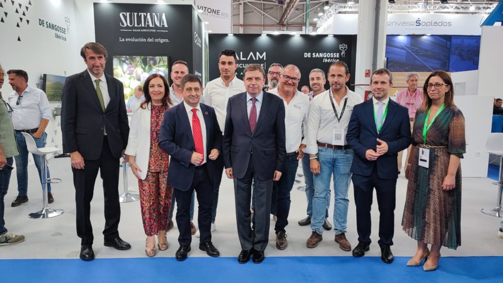 Visita del Ministro Luis Plana al stand de BALAM Agriculture en Expoliva 2023