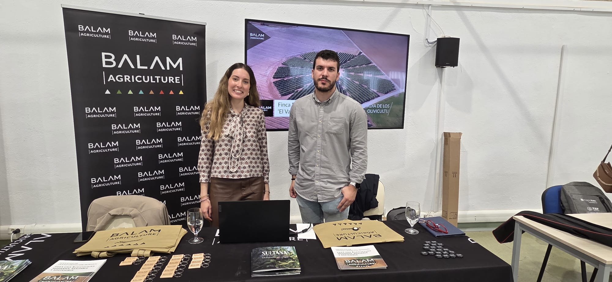 Rosa Candela, Project Manager de I+D, y Jaime Luque, People Manager de Personas y Bienestar