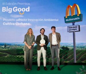 Paloma Cabral, de McDonald`s, junto a Daniel Marfil y Francisco Romero, de BALAM Agriculture