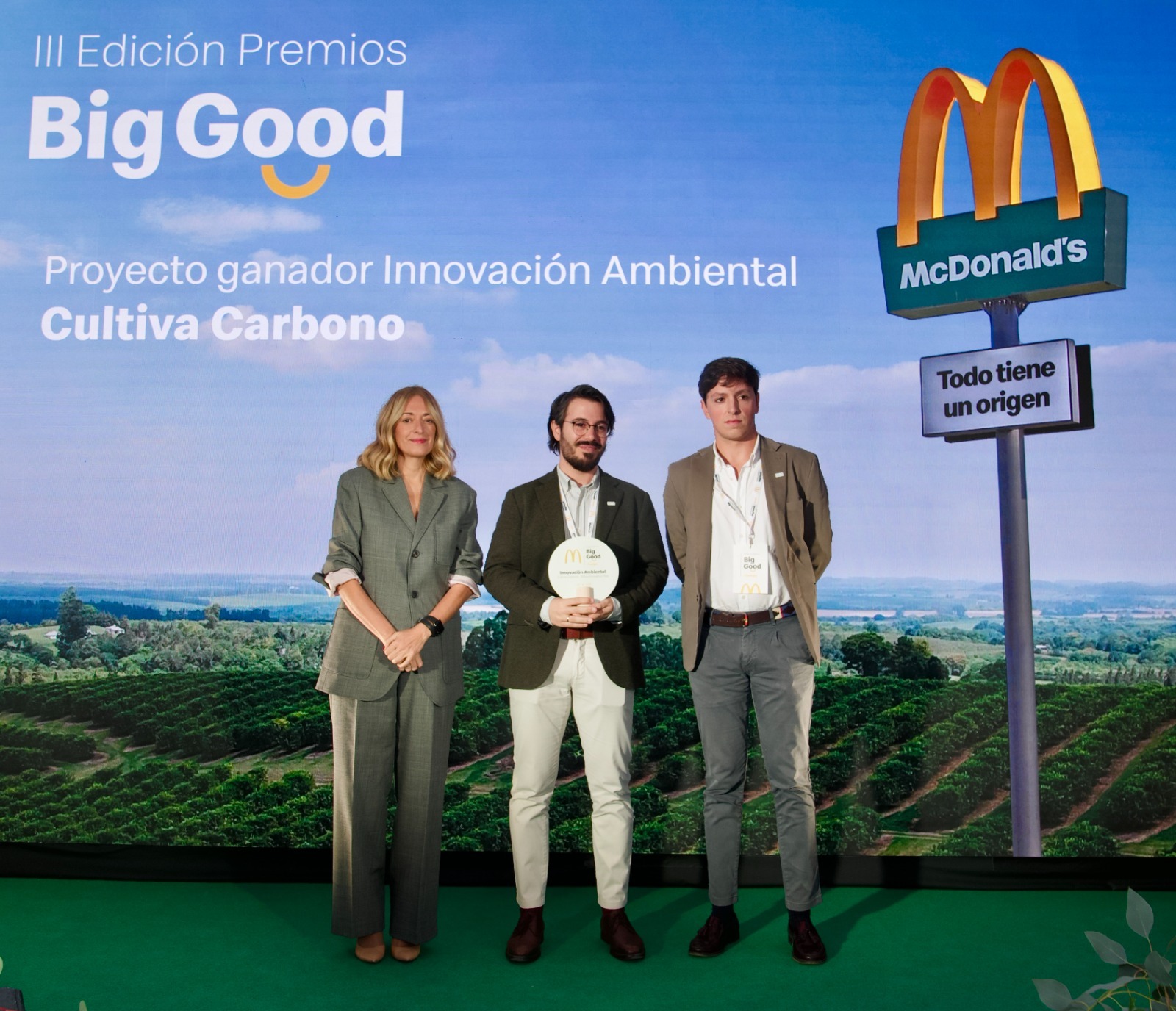 Paloma Cabral, de McDonald`s, junto a Daniel Marfil y Francisco Romero, de BALAM Agriculture